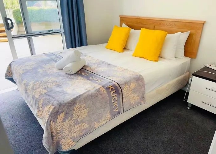 Holiday home 5 Bedrooms, Your Getaway Starts Here