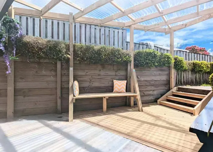 5 Bedrooms, Your Getaway Starts Here Holiday home Rotorua