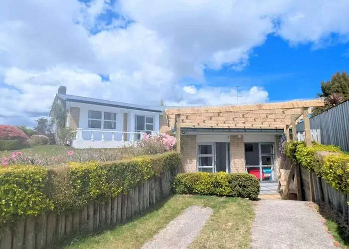 5 Bedrooms, Your Getaway Starts Here Holiday home *